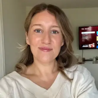 Emily sharing her Liv Pure experience